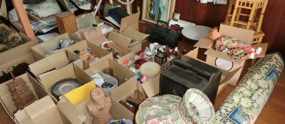 清掃・遺品整理は買取業者が手配し、費用は買取価格に織り込みます。